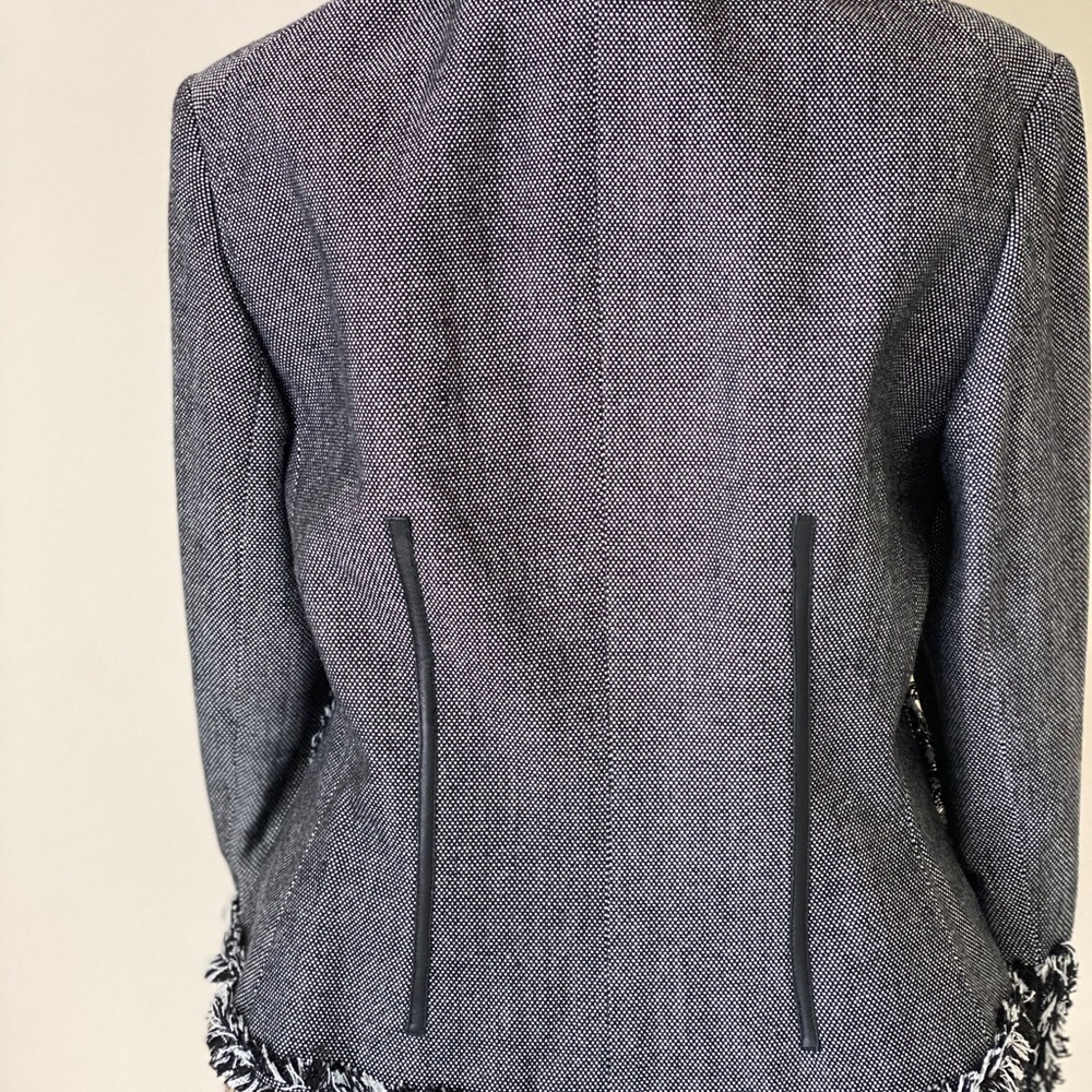 Nygard Black-White Jacket with zipper.